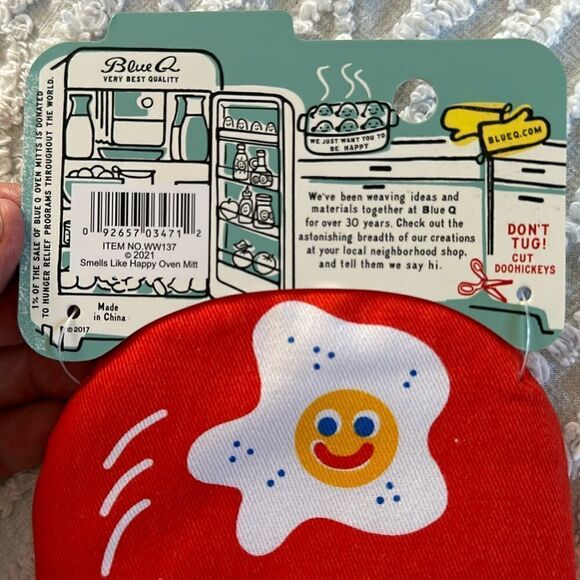 Blue Q Oven Mitt Cook Bake Smells Like Happy - Picture 6 of 8